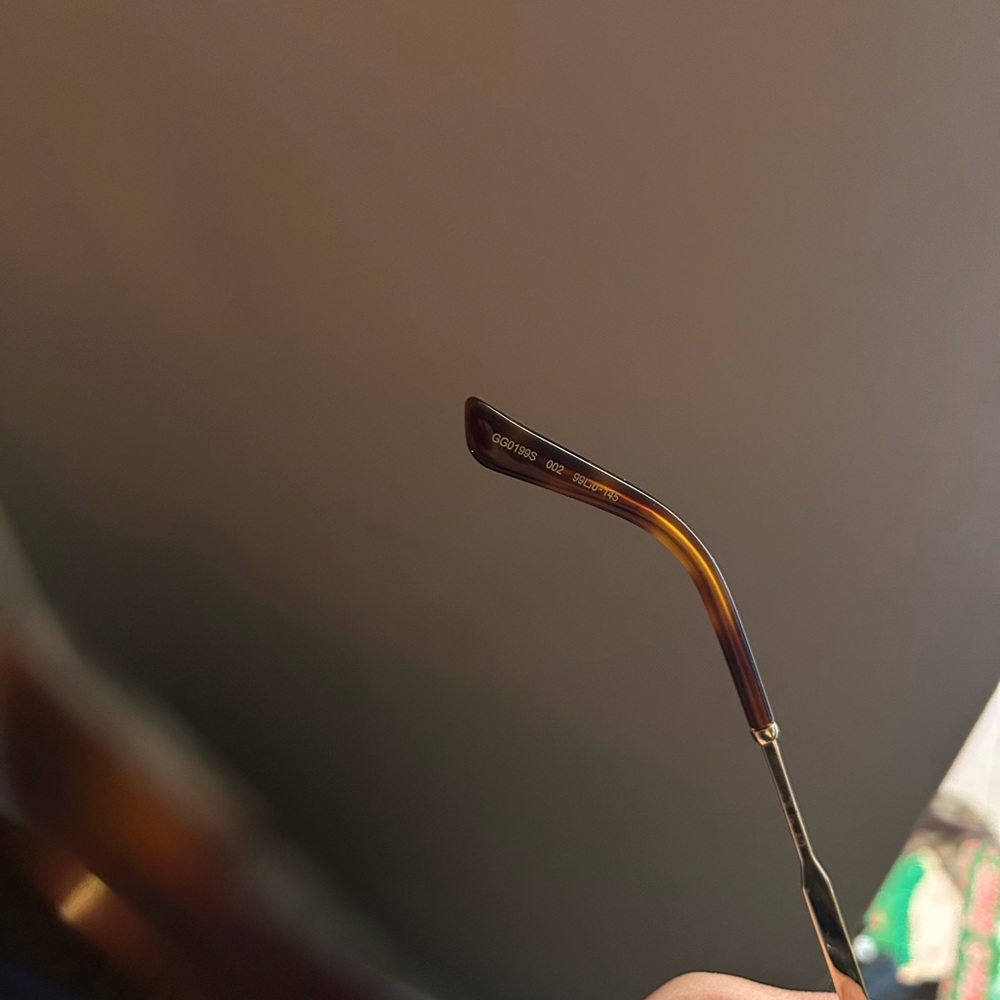 Gucci Black and Silver Sunglasses No scratches! Like brand new. - Picture 5 of 6